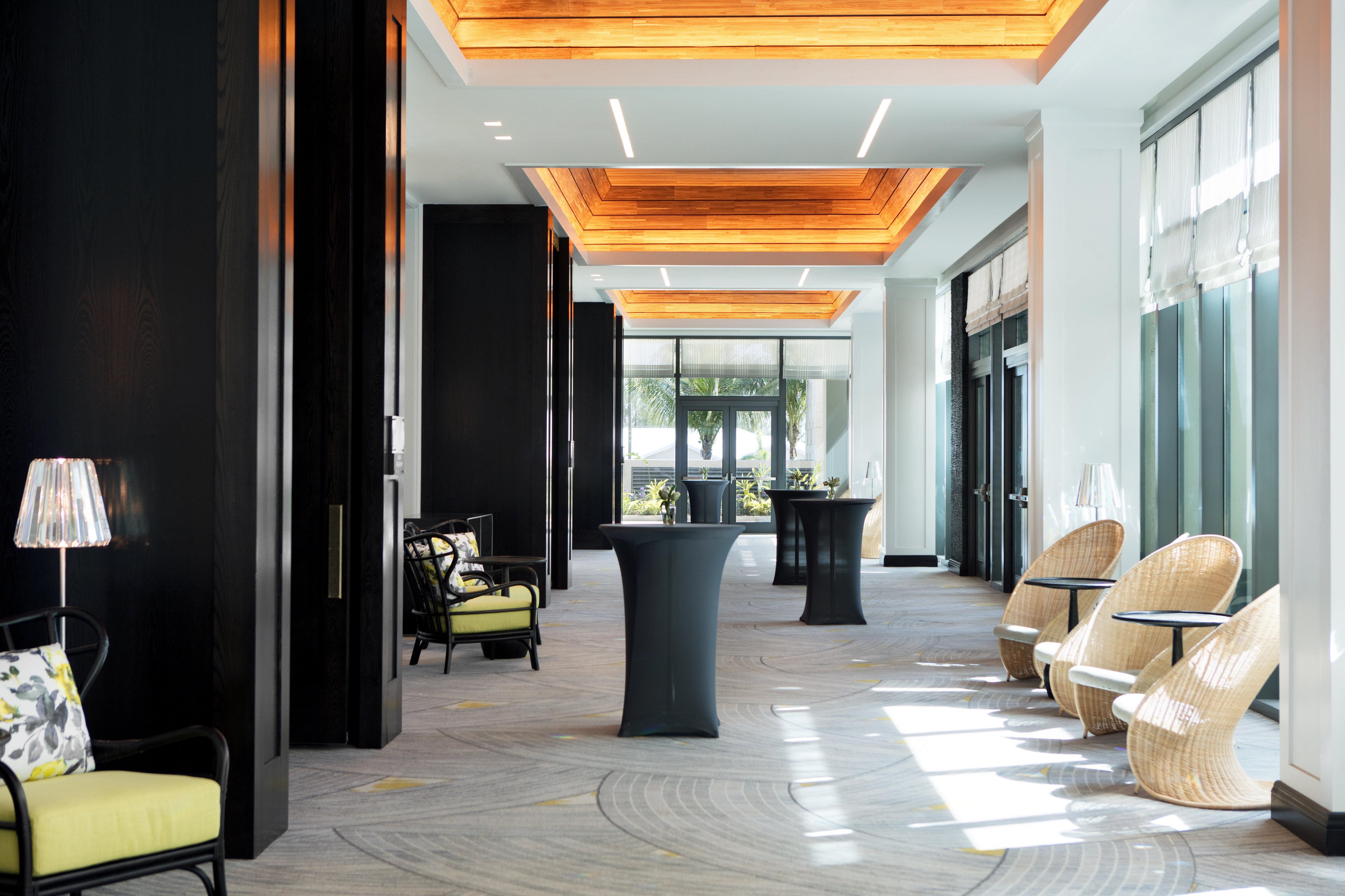 Kimpton Seafire Resort + Spa By Ihg West Bay Exterior photo