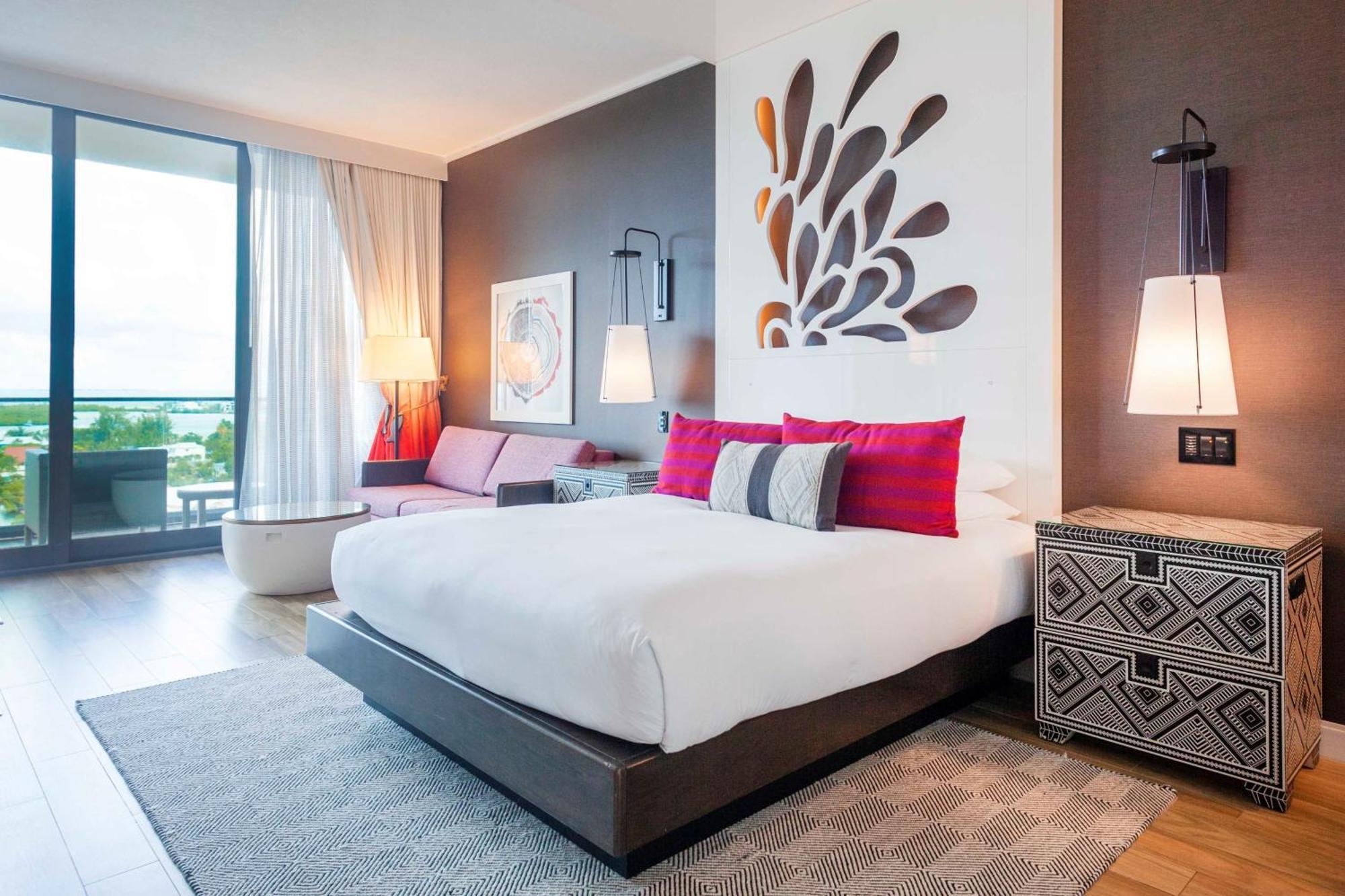 Kimpton Seafire Resort + Spa By Ihg West Bay Exterior photo