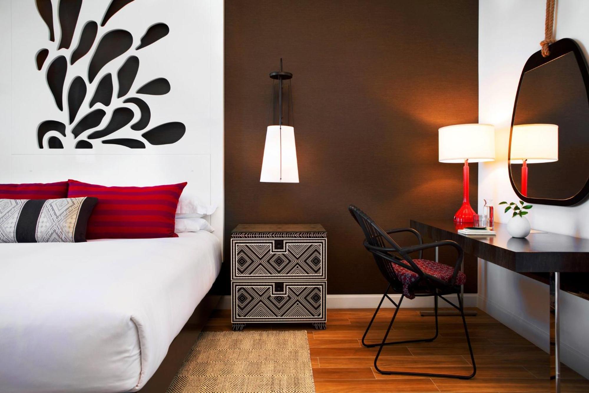 Kimpton Seafire Resort + Spa By Ihg West Bay Exterior photo